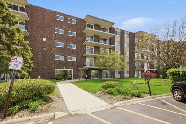 5300 Walnut Avenue #23C, Downers Grove, IL 60515