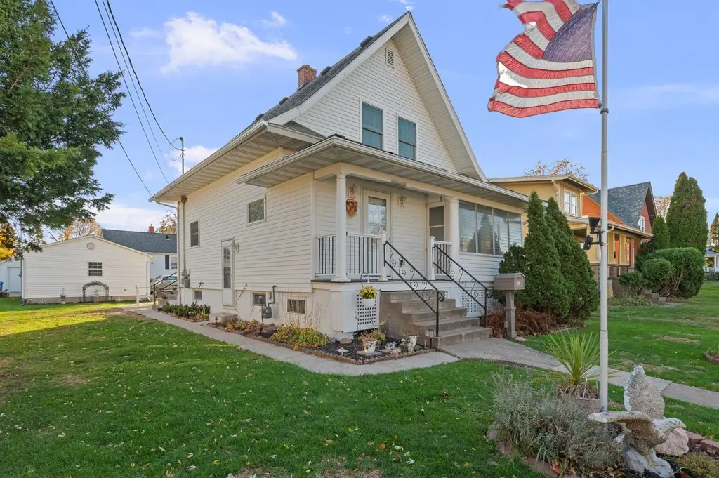 341 W 30th Street, Davenport, IA 52803 - #1