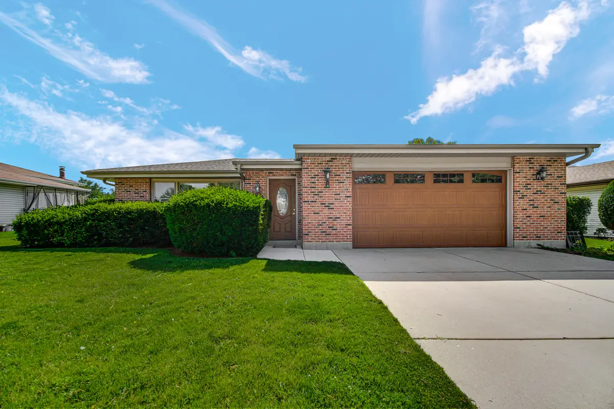 2042 W Spring Ridge Drive, Arlington Heights, IL 60004 - #1