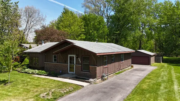 865 Riverside Drive, South Elgin, IL 60177