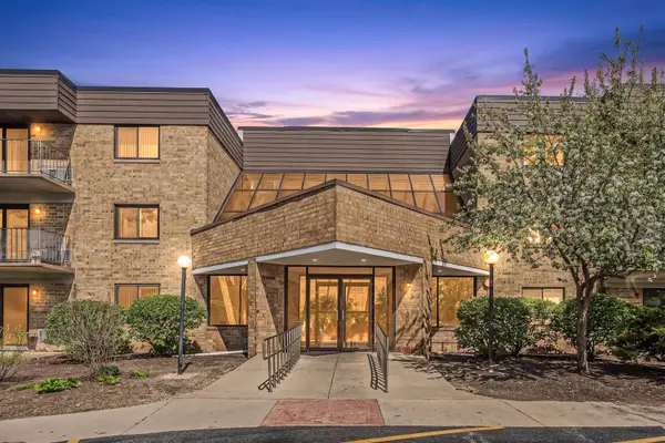 5600 Astor Lane #320, Rolling Meadows, IL 60008