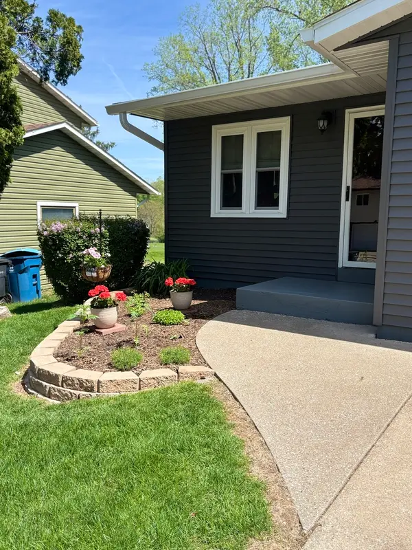 8317 10th Street W, Rock Island, IL 61201