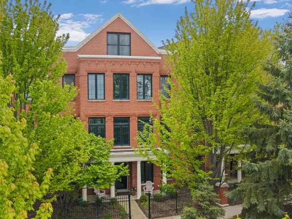 2048 Valor Court, Glenview, IL 60026