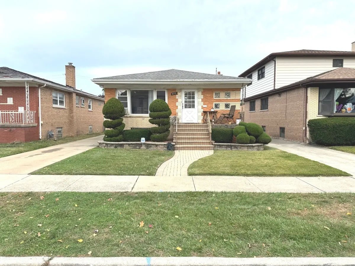 8737 S Richmond Avenue, Evergreen Park, IL 60805 - #1
