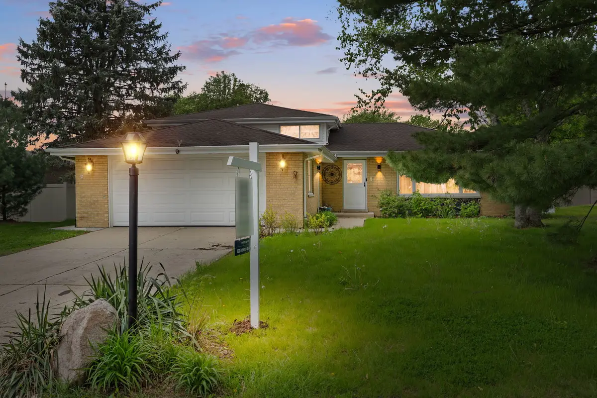 9S172 Cumnor Road, Downers Grove, IL 60516 - #1