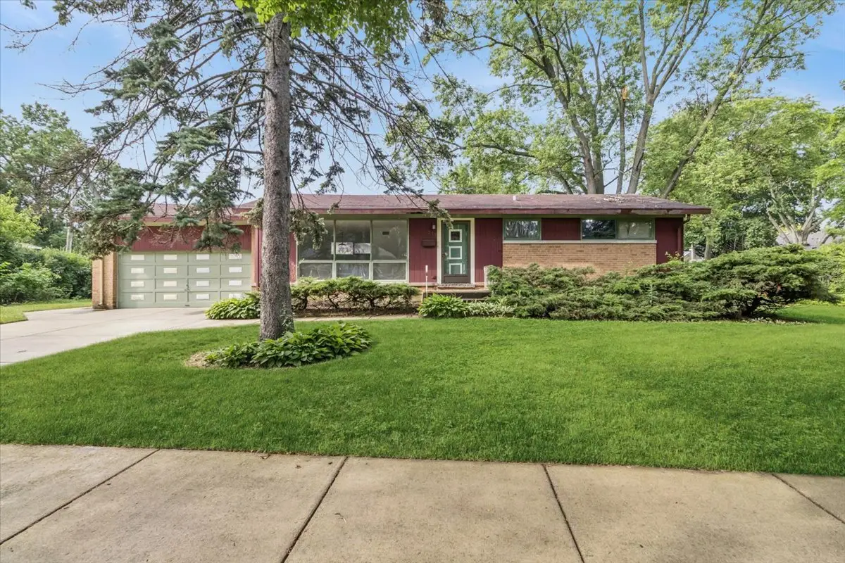 719 W Dresser Drive, Mount Prospect, IL 60056 - #1