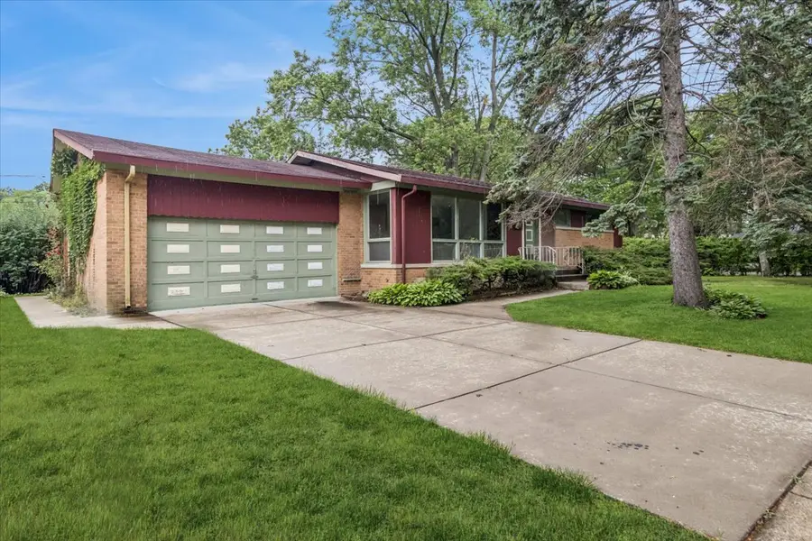 719 W Dresser Drive, Mount Prospect, IL 60056 - #2