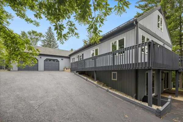 4402 Barreville Road, Crystal Lake, IL 60012