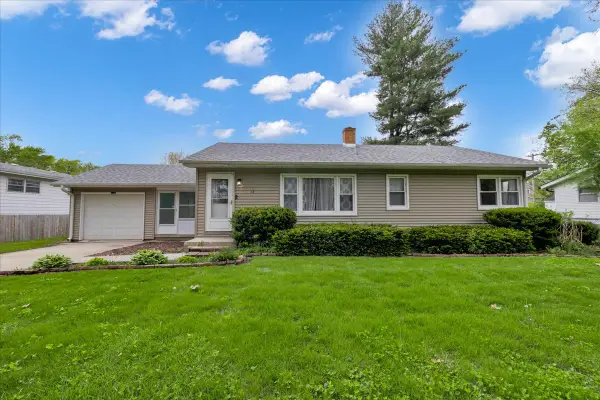 64 E Benton Street, Oswego, IL 60543