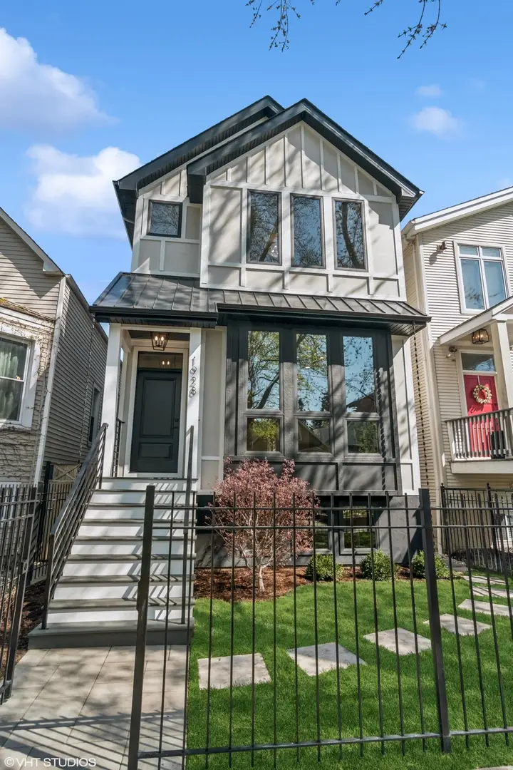 2062 W Belle Plaine Avenue, Chicago, IL 60618 - #1