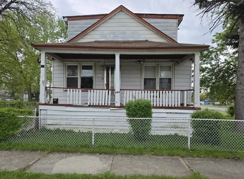 609 E 152nd Street, Phoenix, IL 60426 - #1