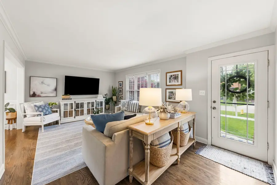 260 Chesterfield Avenue, Glen Ellyn, IL 60137 - #3