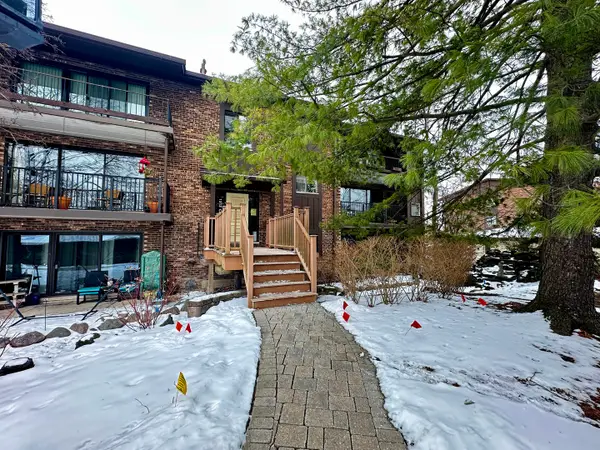 1313 Cass Lane E #302, Westmont, IL 60559