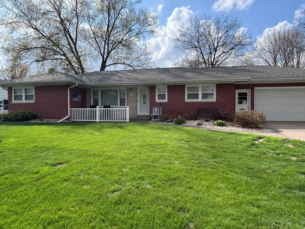 1202 N 4th Street, Clinton, IA 52732 - #1