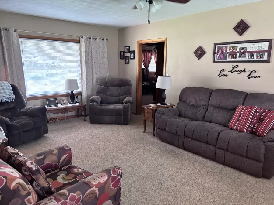 1202 N 4th Street, Clinton, IA 52732 - #3