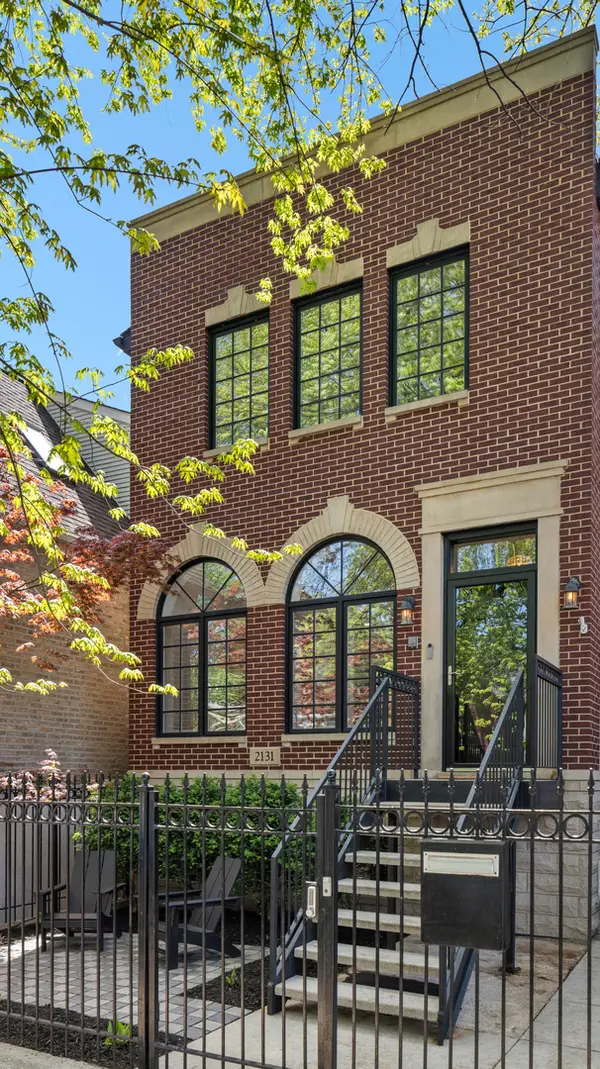 2131 W Dickens Avenue, Chicago, IL 60647