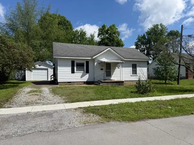 900 E Browning Street, Marion, IL 62959 - #2