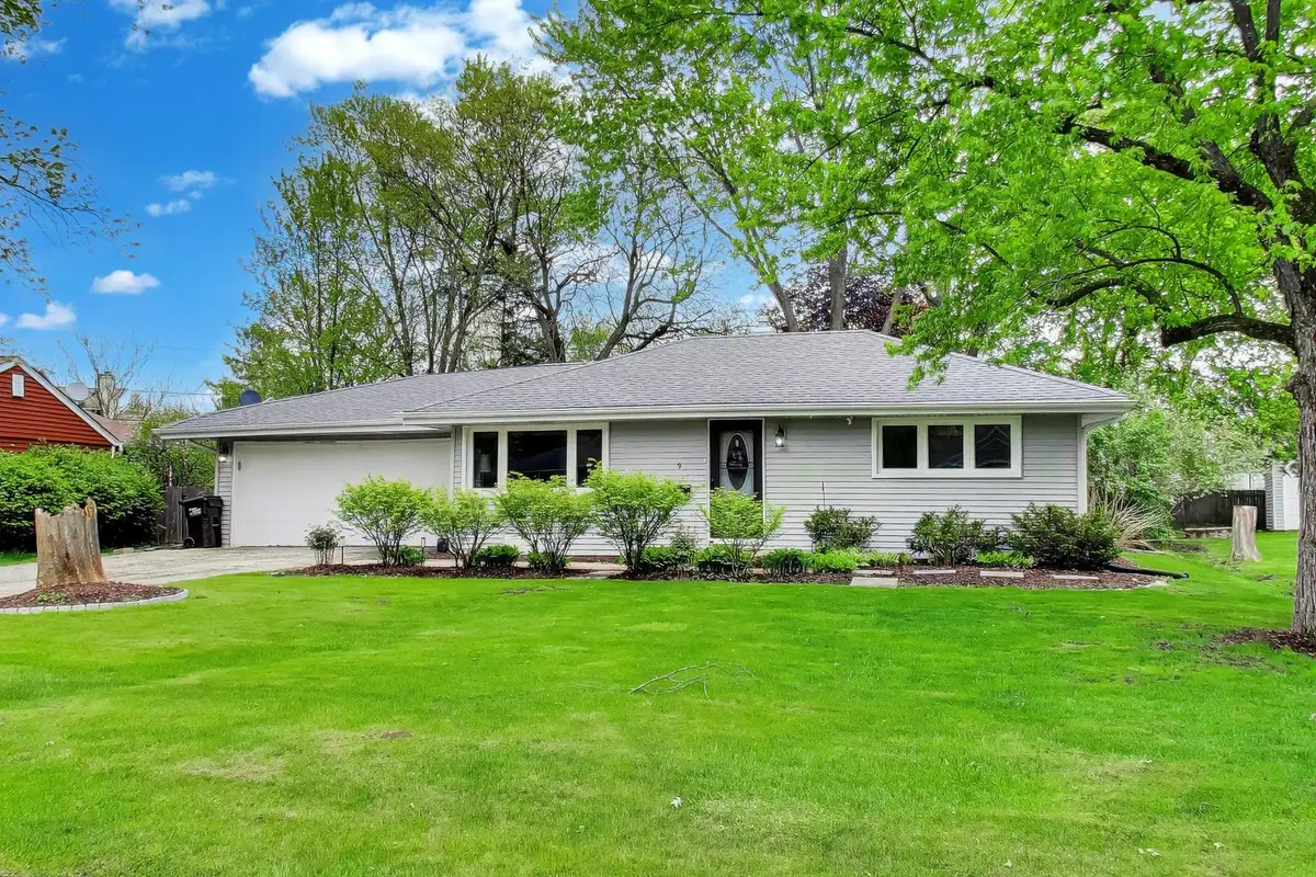 9 Johnathan Road, Lake Zurich, IL 60047 - #1