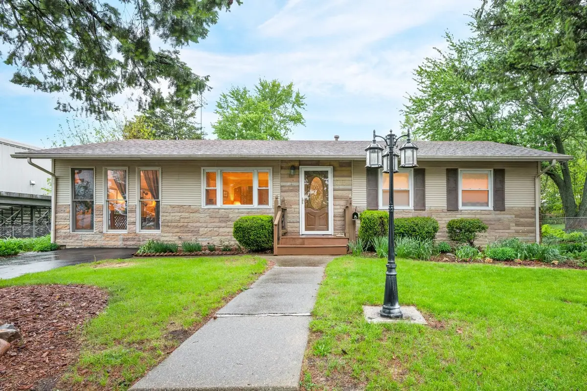 327 W Poplar Street, Heyworth, IL 61745 - #1