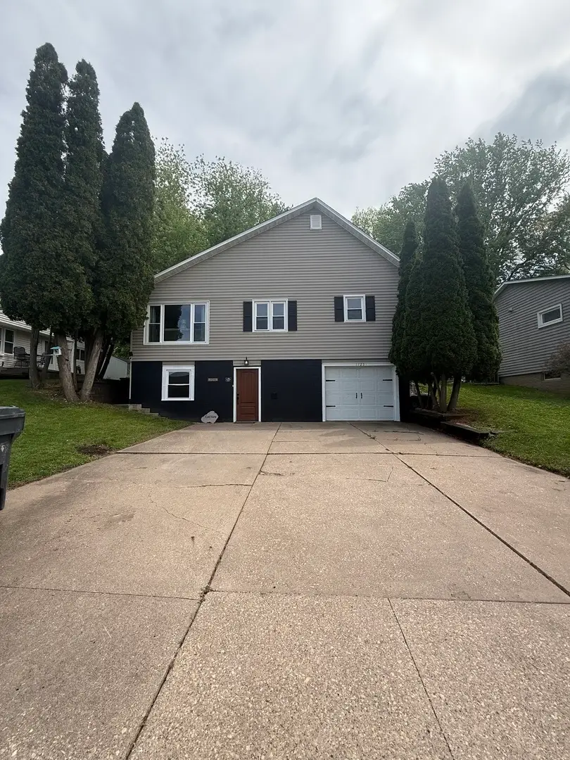 1125 Briarcliff Lane, Clinton, IA 52732 - #1