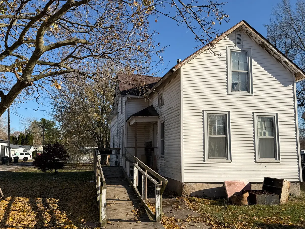 327 S Elm Street, Paxton, IL 60957 - #1