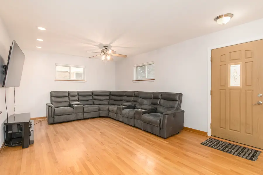 8233 N Octavia Avenue, Niles, IL 60714 - #3