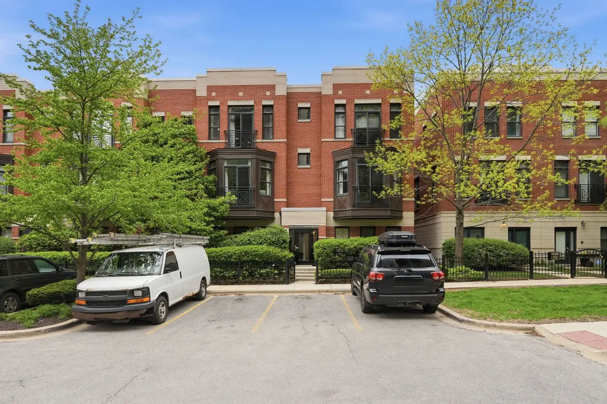944 W 15th Place #3A, Chicago, IL 60608 - #1