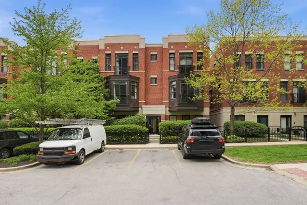 944 W 15th Place #3A, Chicago, IL 60608