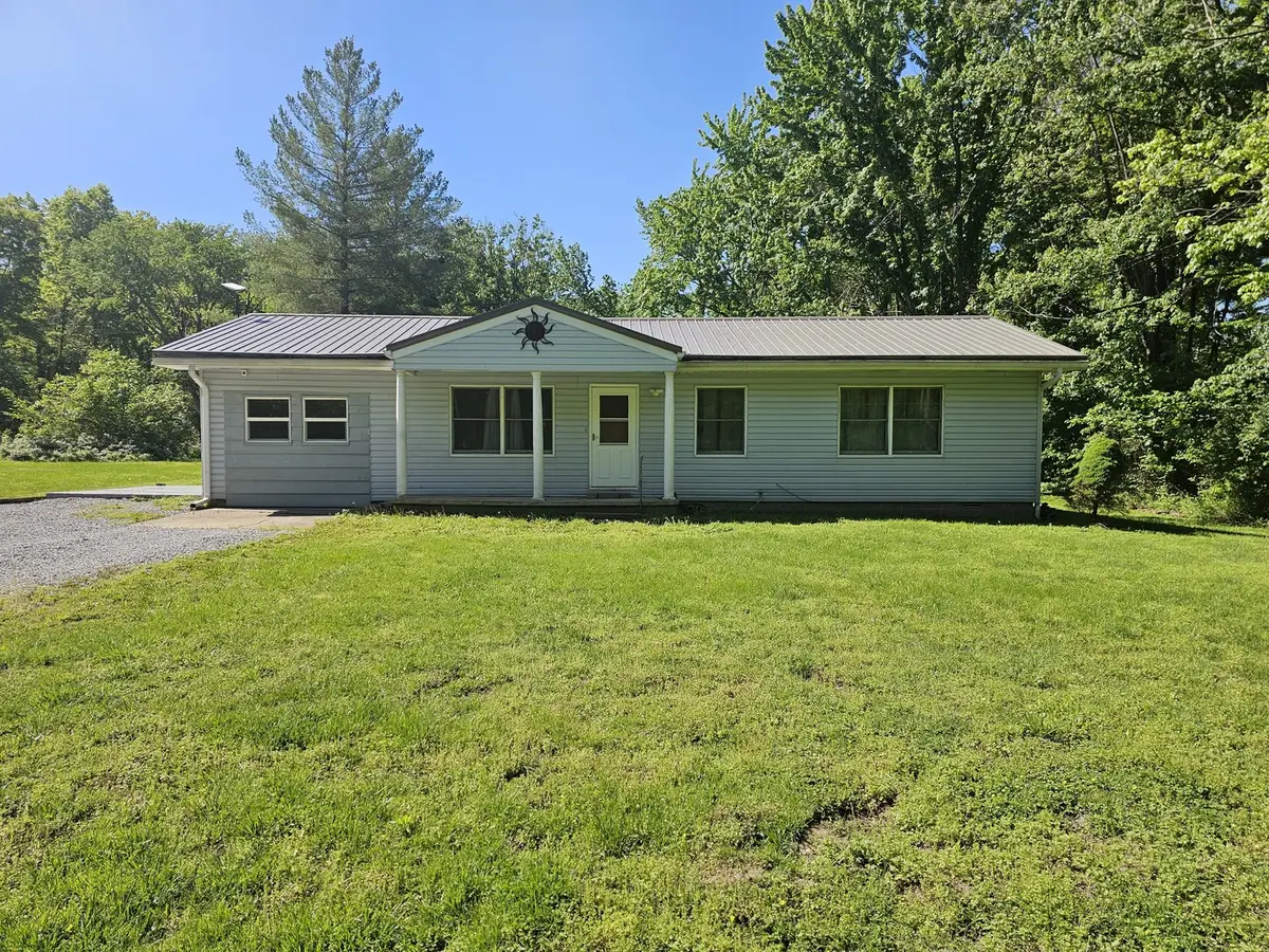 450 W Saddle Club Road, Bonnie, IL 62816 - #1
