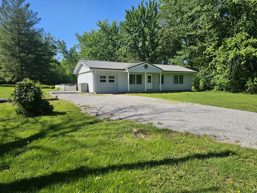 450 W Saddle Club Road, Bonnie, IL 62816 - #2