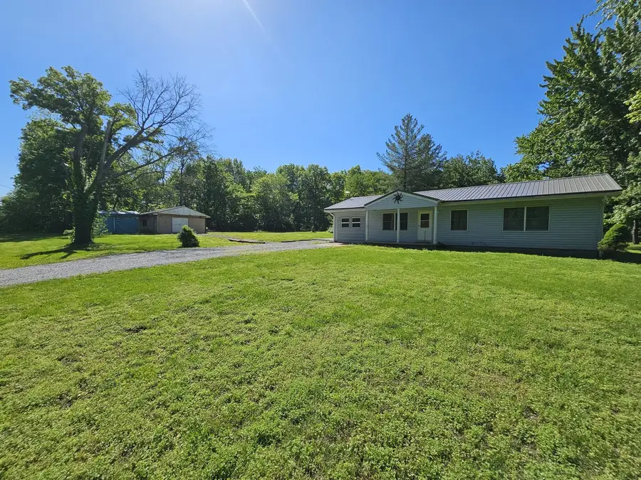 450 W Saddle Club Road, Bonnie, IL 62816 - #3
