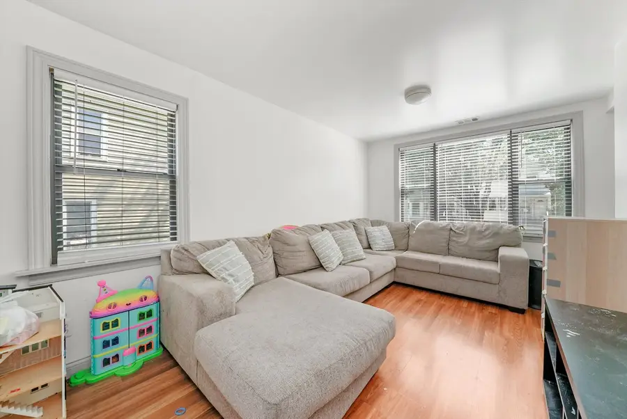 142 W Swann Street, Chicago, IL 60609 - #2