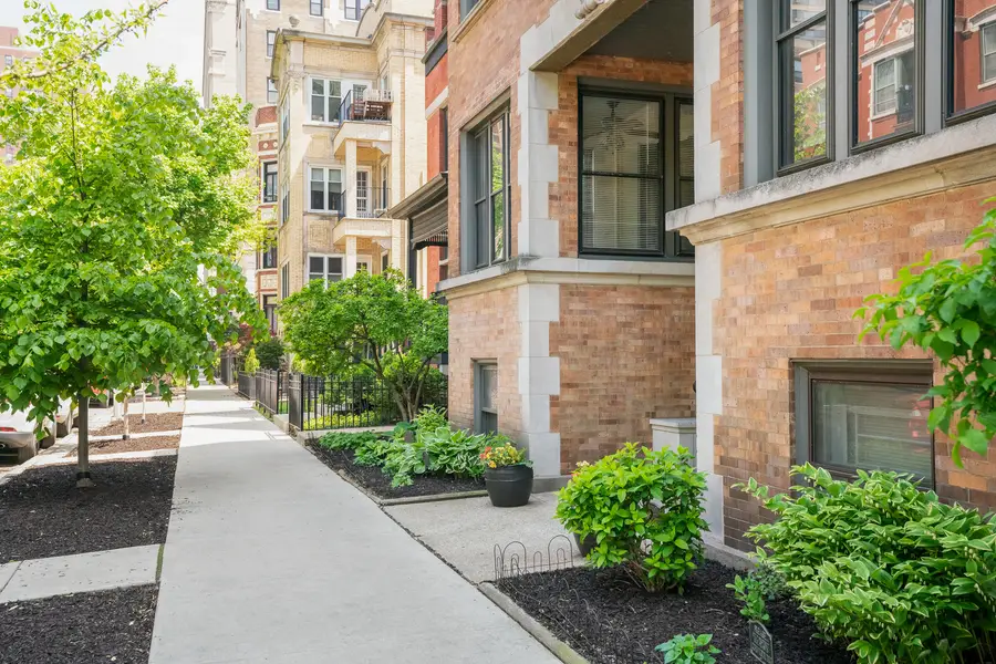 445 W Surf Street #3E, Chicago, IL 60657 - #2