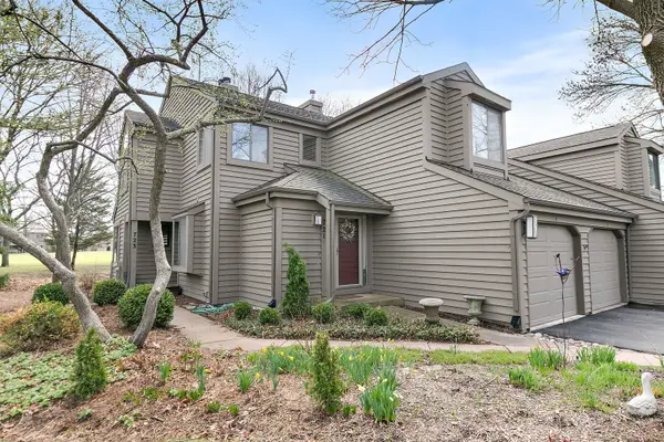 723 Golf Lane #944, Lake Barrington, IL 60010