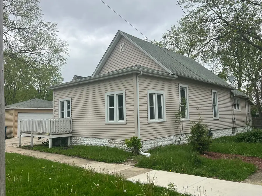 429 E Locust Street, Kankakee, IL 60901 - #2