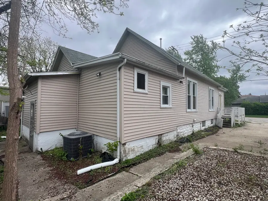 429 E Locust Street, Kankakee, IL 60901 - #3