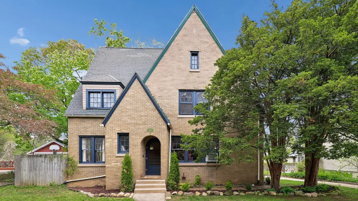 726 W Highland Avenue, Elgin, IL 60123 - #1