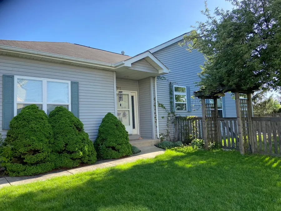586 Chestnut Drive, Oswego, IL 60543 - #3