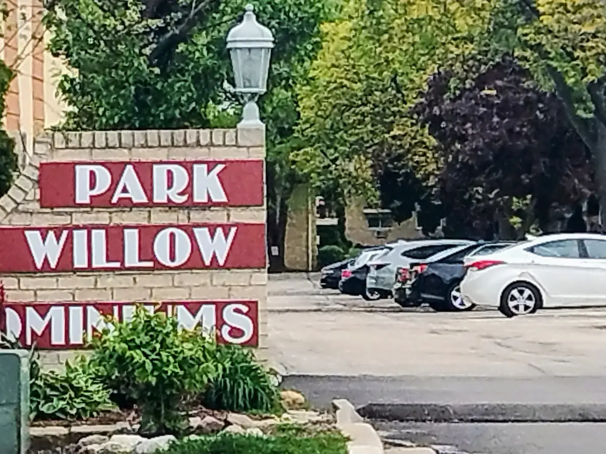 551 Carlysle Drive #2, Clarendon Hills, IL 60514 - #1