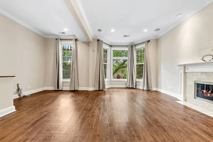 3722 N Bosworth Avenue, Chicago, IL 60613 - #2