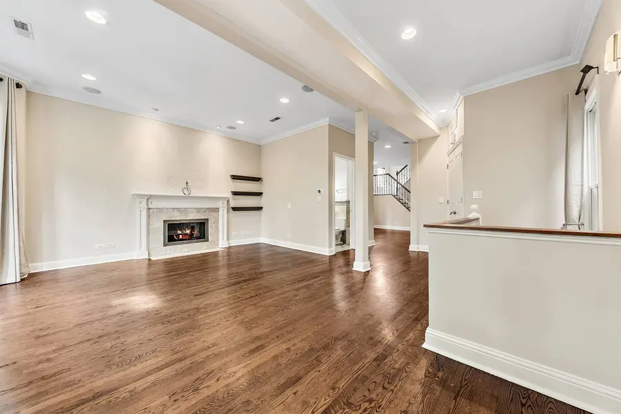 3722 N Bosworth Avenue, Chicago, IL 60613 - #3