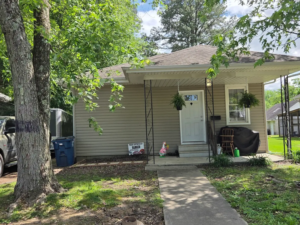 718 E Taylor Street, Benton, IL 62812 - #1