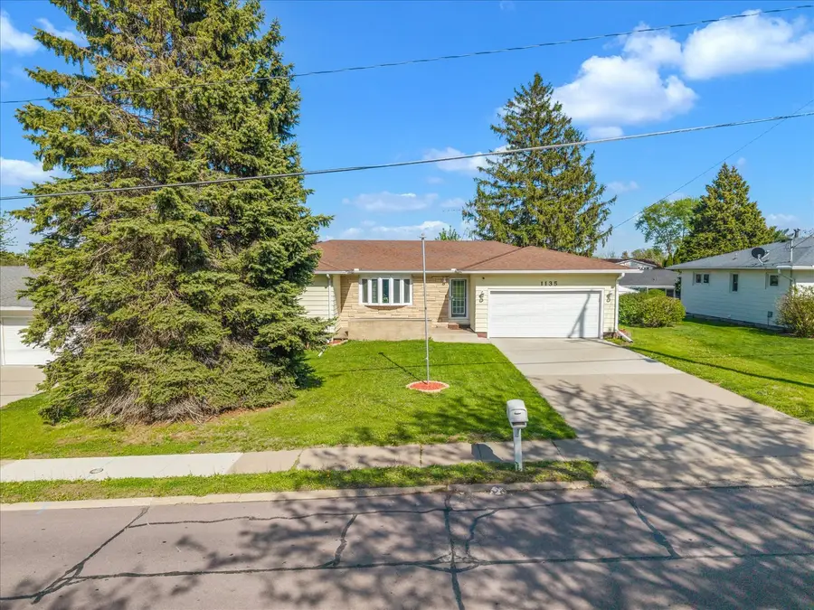 1135 North 11th Street, Clinton, IA 52732 - #2