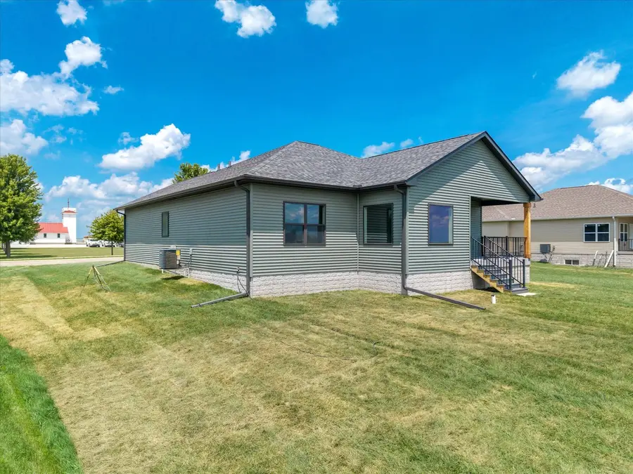 455 Rhonda Road, New Liberty, IA 52765 - #3