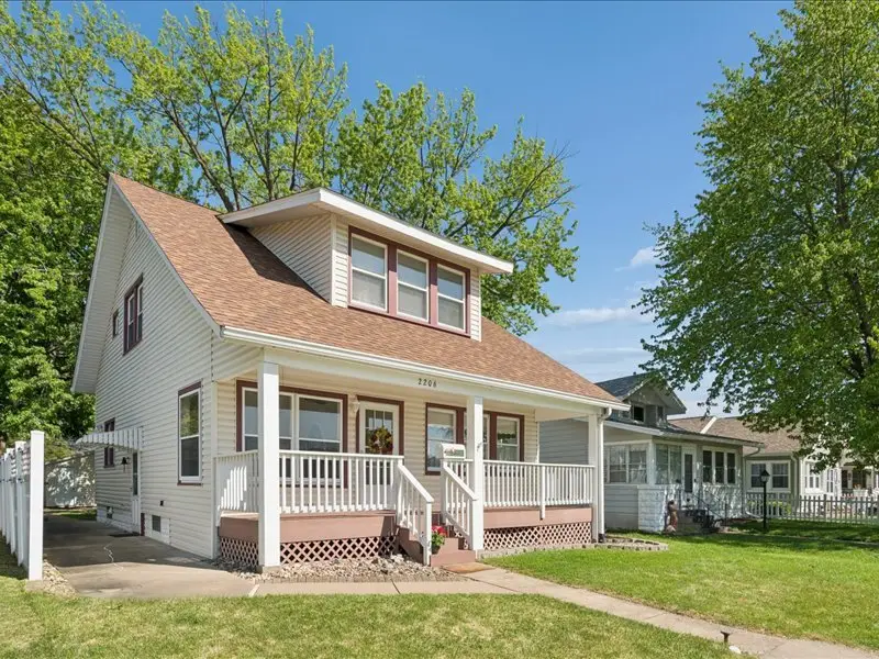 2206 6th Street, Moline, IL 61265 - #2