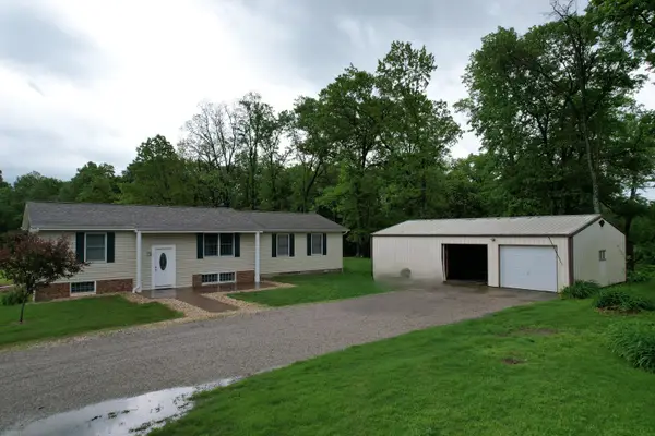 22664 N Hails Lane, Texico, IL 62889