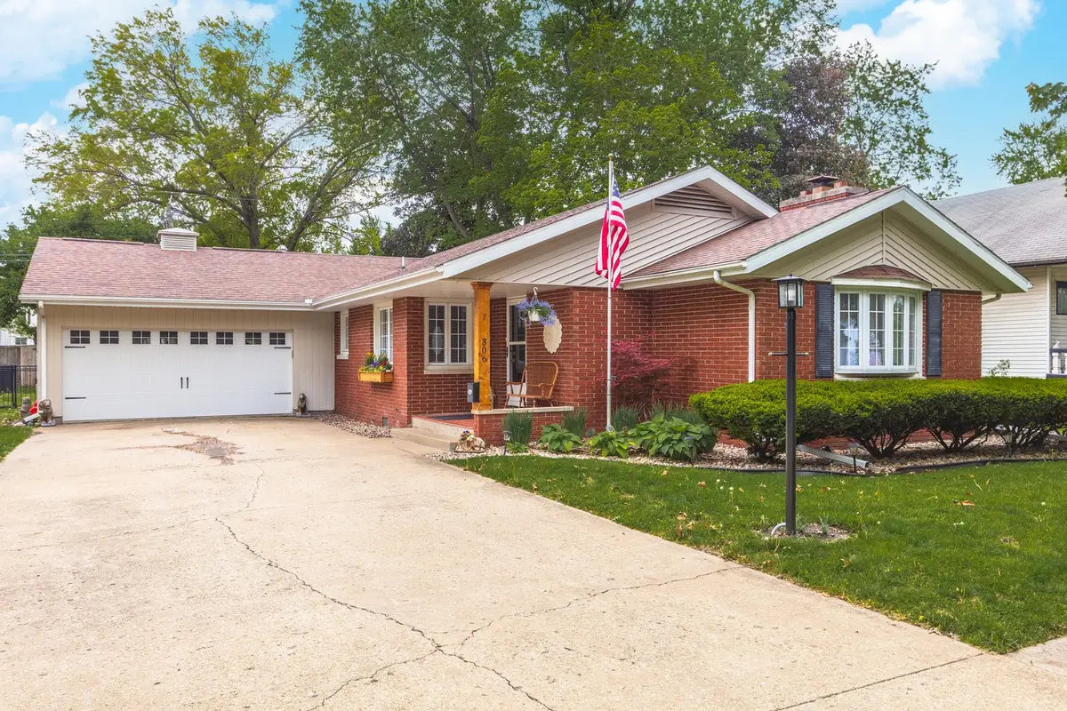 306 W Bennett Street, Pontiac, IL 61764 - #1