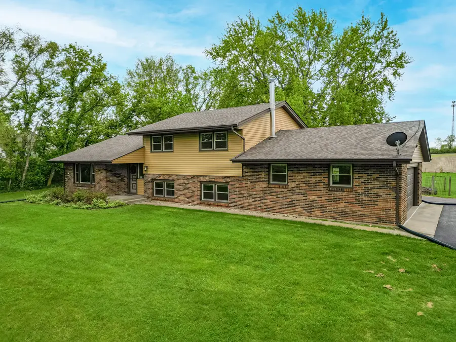 10160 Cemetery Road, Pecatonica, IL 61063 - #3