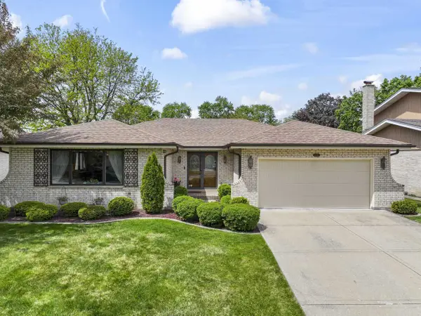 404 S Helena Avenue, Mount Prospect, IL 60056