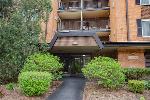 1217 S Old Wilke Road #201, Arlington Heights, IL 60005